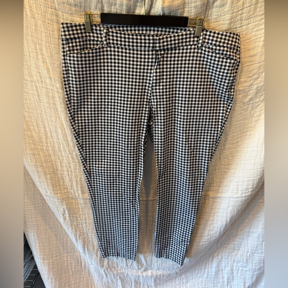 Women’s Black & White Gingham pixie Pants